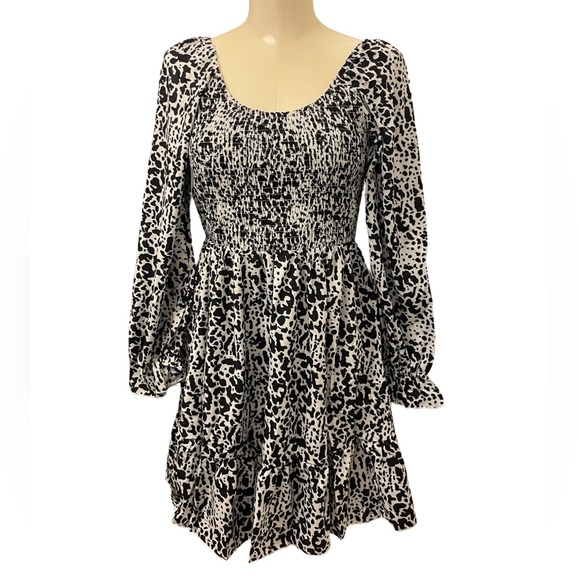 Romantic black & white animal print smocked long sleeve flowy tiered minidress - Picture 4 of 12